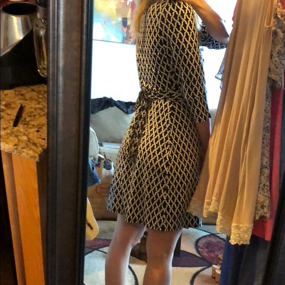 Dresses - Picture 3 of 3
